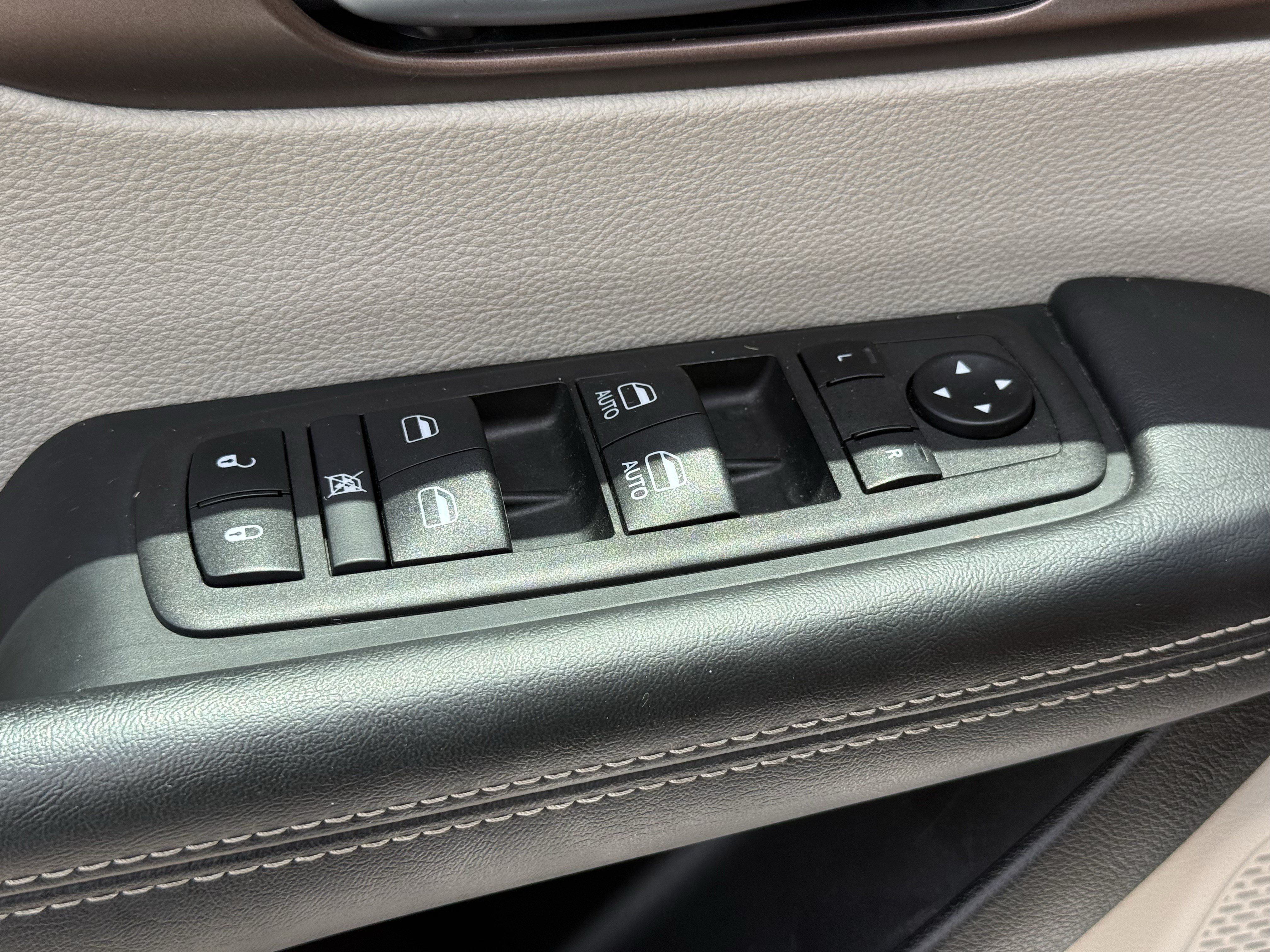 Used 2024 Chrysler Voyager LX FWD image 27
