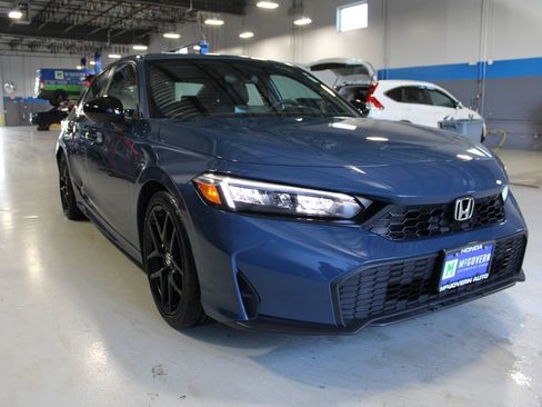 Used 2025 Honda Civic Sport image 4