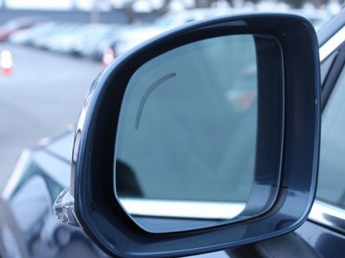 Used 2025 Volvo XC90 B5 Core image 8