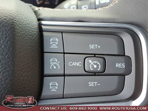 Certified 2024 Jeep Wagoneer Series II AWD/4WD image 33