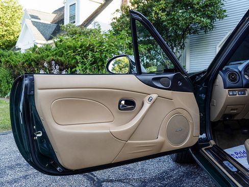 Used 2001 MAZDA MX-5 Miata RWD image 26