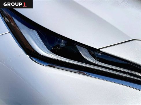 Used 2024 Toyota Venza LE image 25