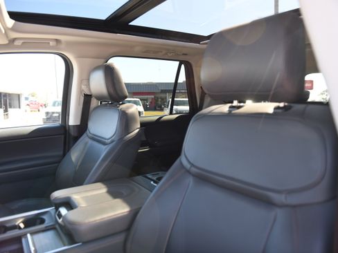 Used 2025 Ford Expedition Active image 18