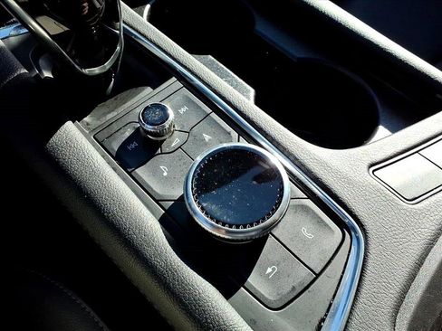 Used 2025 Cadillac XT6 Premium Luxury image 25