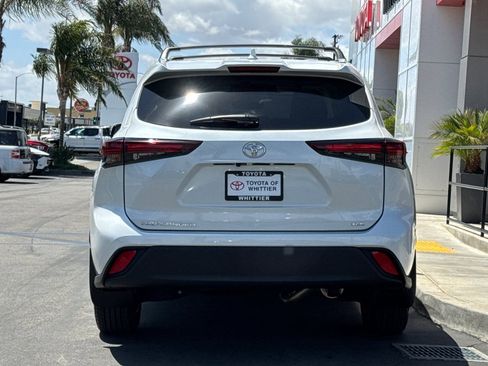 Certified 2024 Toyota Highlander XLE FWD image 6