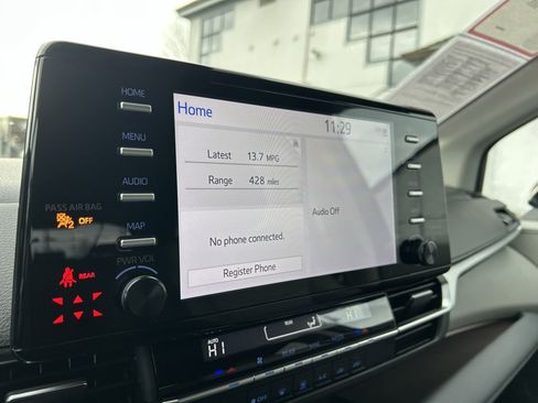 Certified 2024 Toyota Sienna LE image 22