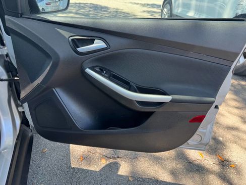Used 2014 Ford Focus SE w/ Equipment Group 201A FWD image 42
