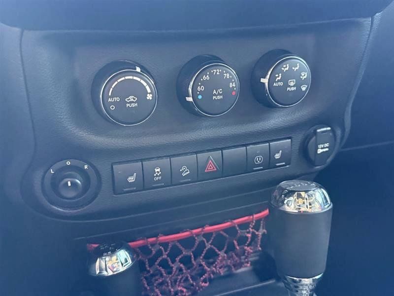 Used 2017 Jeep Wrangler Unlimited Rubicon AWD/4WD image 25