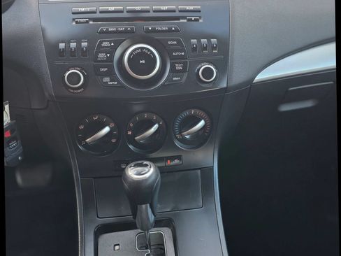 Used 2013 MAZDA MAZDA3 i Sport FWD image 19