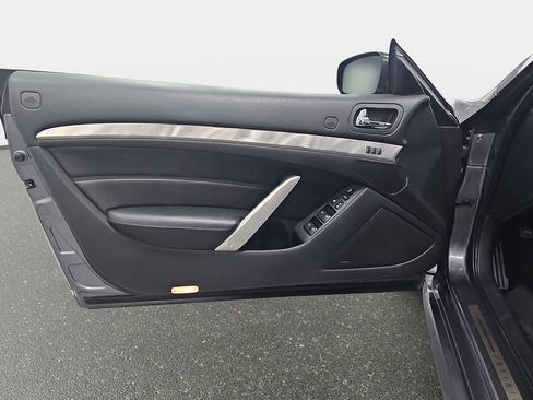 Used 2014 INFINITI Q60 Convertible w/ Premium Package RWD image 29