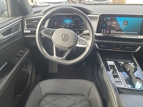 Used 2024 Volkswagen Atlas Cross Sport SE image 12