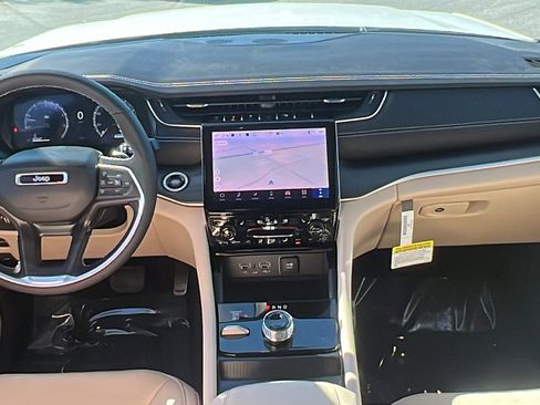 New 2025 Jeep Grand Cherokee Limited w/ Luxury Tech Group II image 22