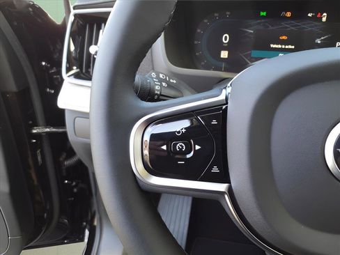 Used 2025 Volvo XC90 T8 Plus w/ Protection Package Premier image 32