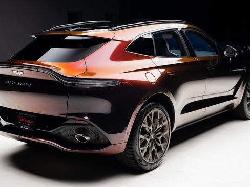Used 2023 Aston Martin DBX AWD/4WD image 32