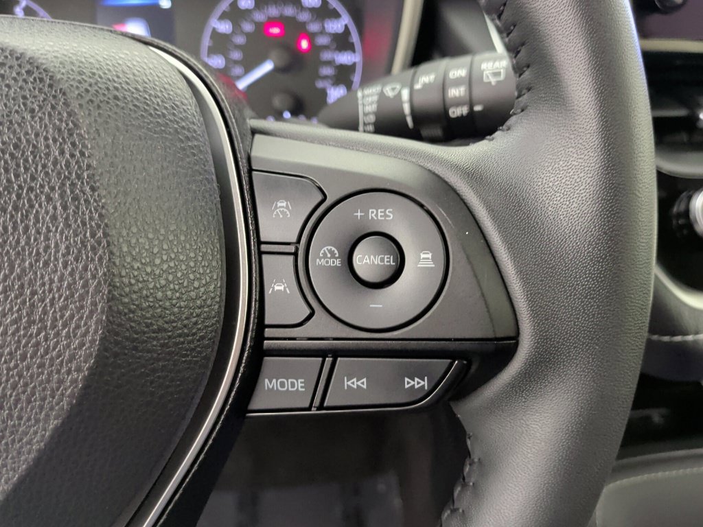 Used 2024 Toyota Corolla SE w/ SE Package FWD image 31