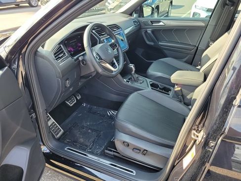 Certified 2023 Volkswagen Tiguan SE R-Line FWD image 15
