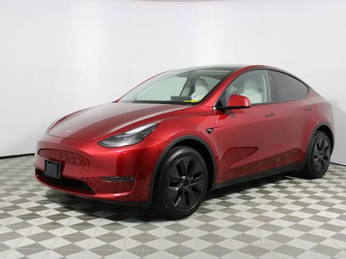 Used 2024 Tesla Model Y Long Range image 25