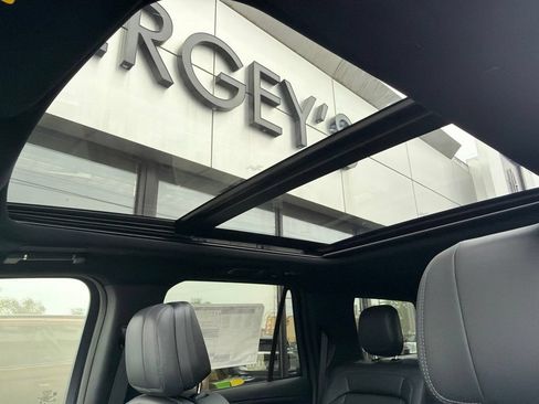 New 2027 Lincoln Navigator Reserve w/ Jet Appearance Package AWD/4WD image 11
