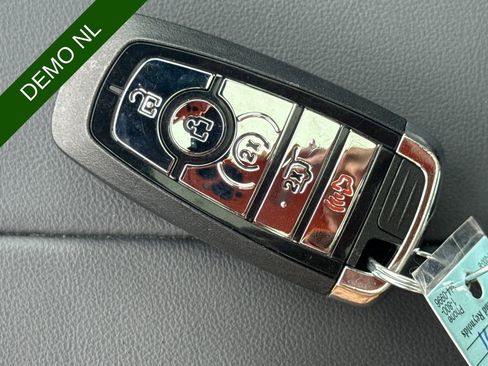 Used 2025 Lincoln Nautilus Reserve AWD/4WD image 35