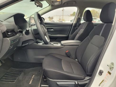 Used 2024 Nissan Sentra SV FWD image 9