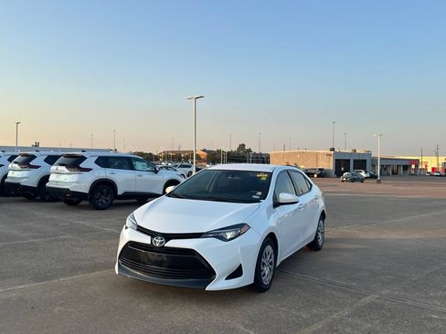 Used 2017 Toyota Corolla LE FWD image 8