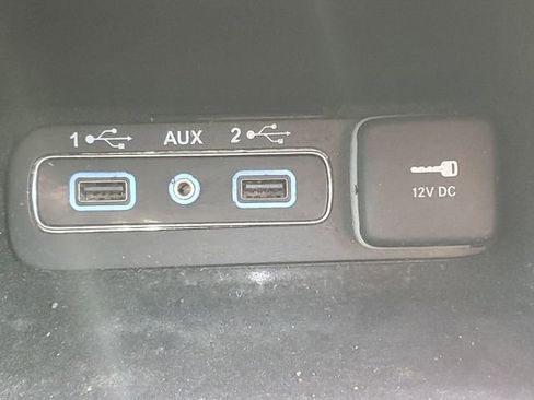 Used 2018 Jeep Grand Cherokee Laredo image 33