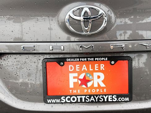 Used 2018 Toyota Camry XSE image 19