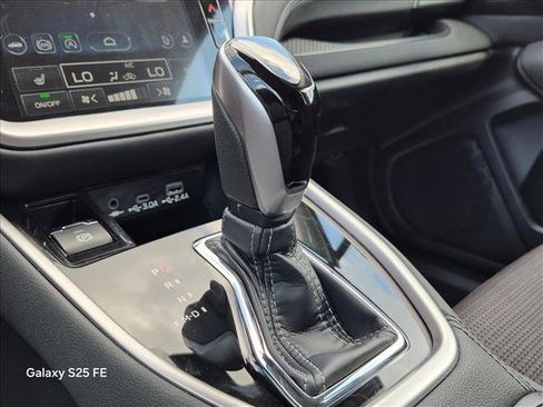 Used 2025 Subaru Outback Premium AWD/4WD image 12