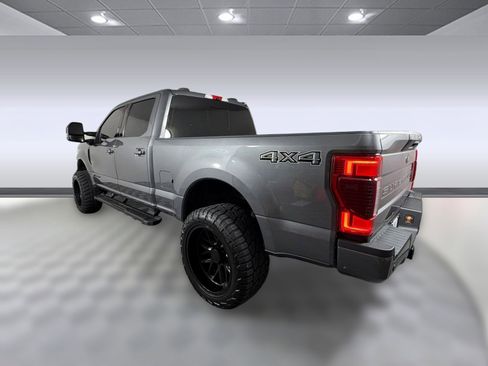 Used 2022 Ford F250 Lariat w/ Black Appearance Package image 3