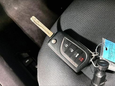 Used 2022 Toyota Corolla LE image 13