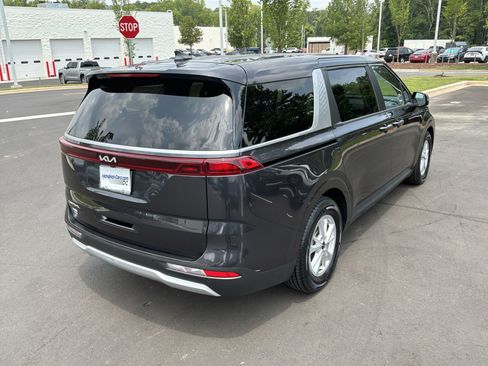 Used 2024 Kia Carnival LX FWD image 10