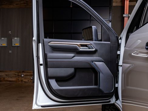 Used 2024 Chevrolet Silverado 2500 High Country w/ Technology Package image 35