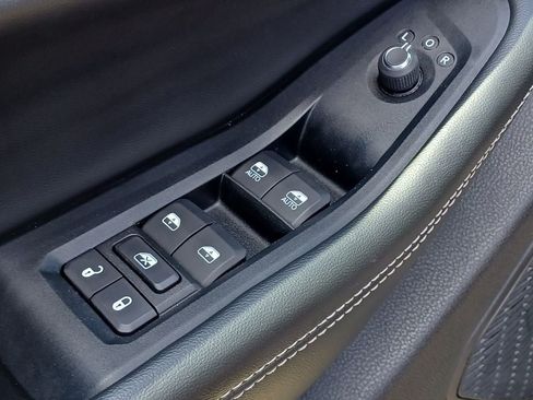 Used 2023 Jeep Grand Cherokee Laredo w/ Luxury Tech Group I AWD/4WD image 11