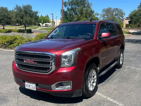 Used 2017 GMC Yukon SLT AWD/4WD image 1