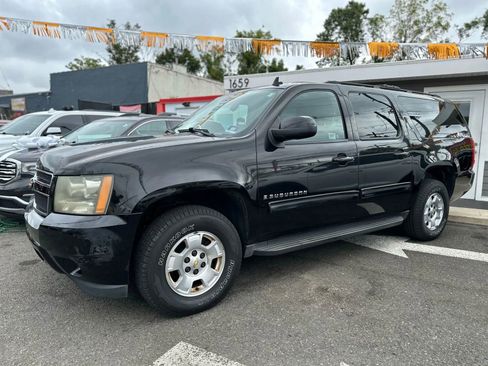 Used 2009 Chevrolet Suburban LT image 7
