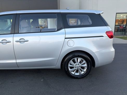 Certified 2018 Kia Sedona L image 10