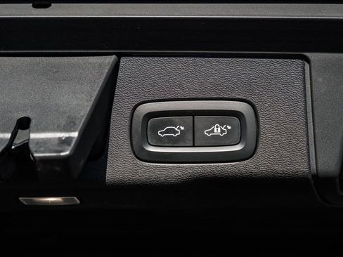 Certified 2023 Volvo XC60 B6 Ultimate w/ Protection Package Premier image 11