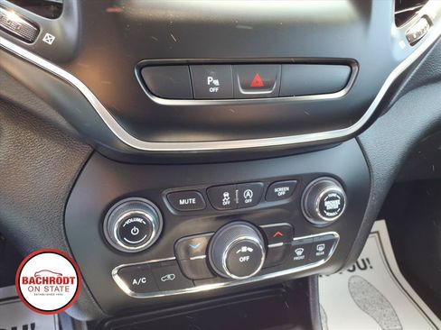 Used 2020 Jeep Cherokee Latitude Plus w/ Cold Weather Group AWD/4WD image 11
