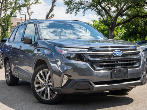 Used 2025 Subaru Forester Touring AWD/4WD image 1