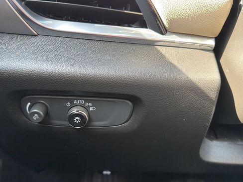 Used 2022 Chevrolet Traverse LT AWD/4WD image 15