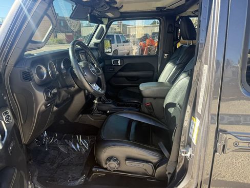Used 2020 Jeep Gladiator Overland AWD/4WD image 16