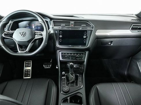Used 2024 Volkswagen Tiguan SE R-Line image 17
