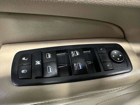 Used 2017 Jeep Grand Cherokee Limited image 16