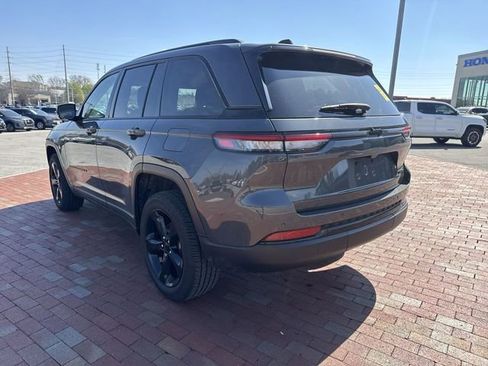 Used 2023 Jeep Grand Cherokee Limited w/ Black Appearance Package image 7