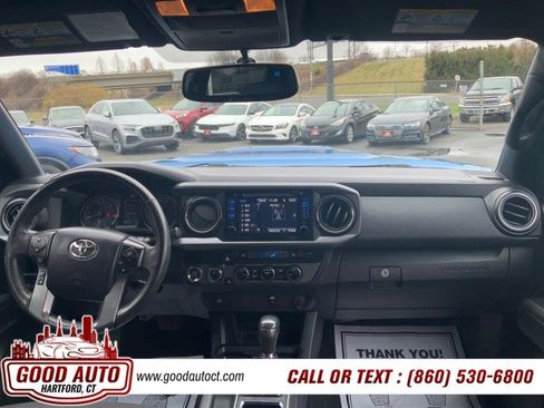 Used 2017 Toyota Tacoma TRD Sport image 17