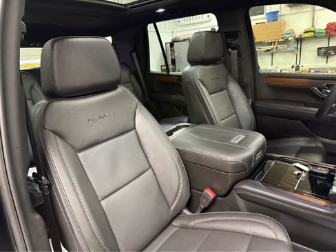 Used 2025 GMC Yukon Denali w/ Sun & Power Step Package image 41