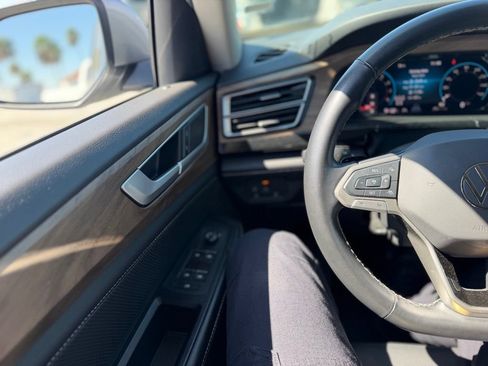 Used 2024 Volkswagen Atlas SE FWD image 7
