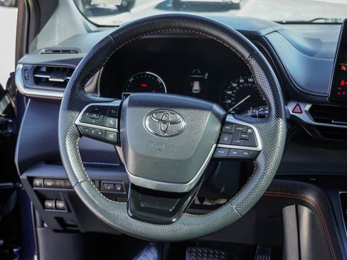 Used 2023 Toyota Sienna XSE image 32