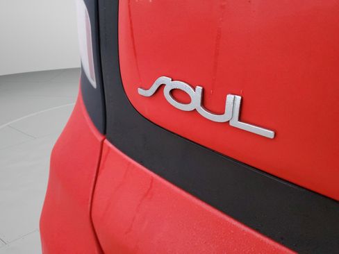 Used 2017 Kia Soul + image 28