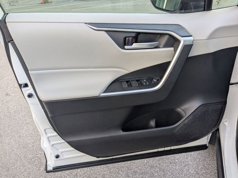 Used 2025 Toyota RAV4 XLE Premium image 11